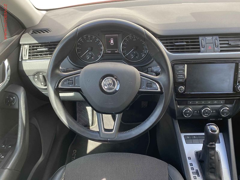 Škoda Octavia (2013) 1.6 TDi, Elegance, DSG - fotka 11 z 18
