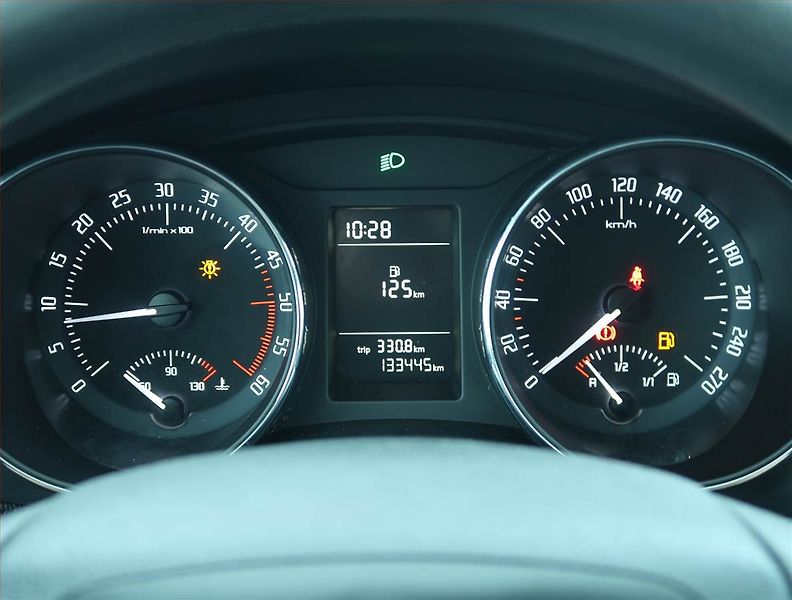 Škoda Superb (2011) 1.6 TDI, Serv.kniha - fotka 11 z 14