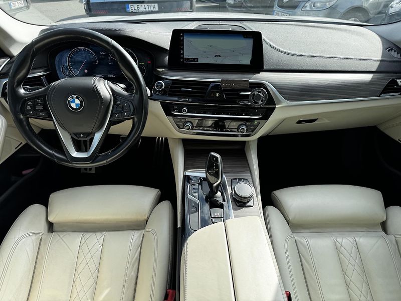 BMW Řada 5 (2018) 540D xDrive Luxury - CZ - fotka 12 z 28