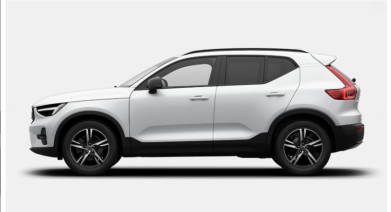 Volvo XC40 (2026) B3 PLUS DARK AUT - fotka 2 z 12