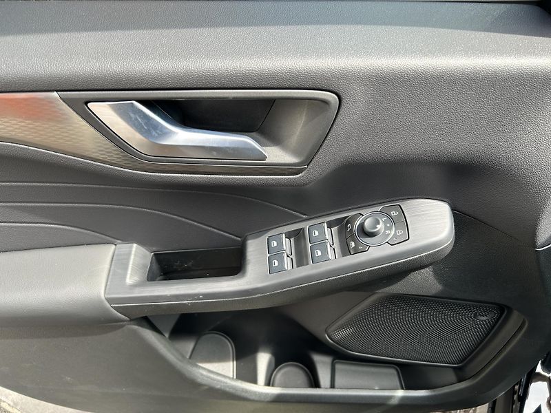 Ford Kuga Top Edition 2.5 HEV 132 kW - fotka 17 z 36