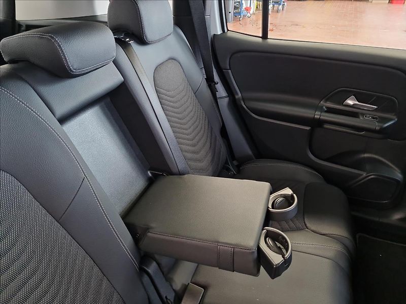 Mercedes-Benz GLB 220 4MATIC - fotka 20 z 22