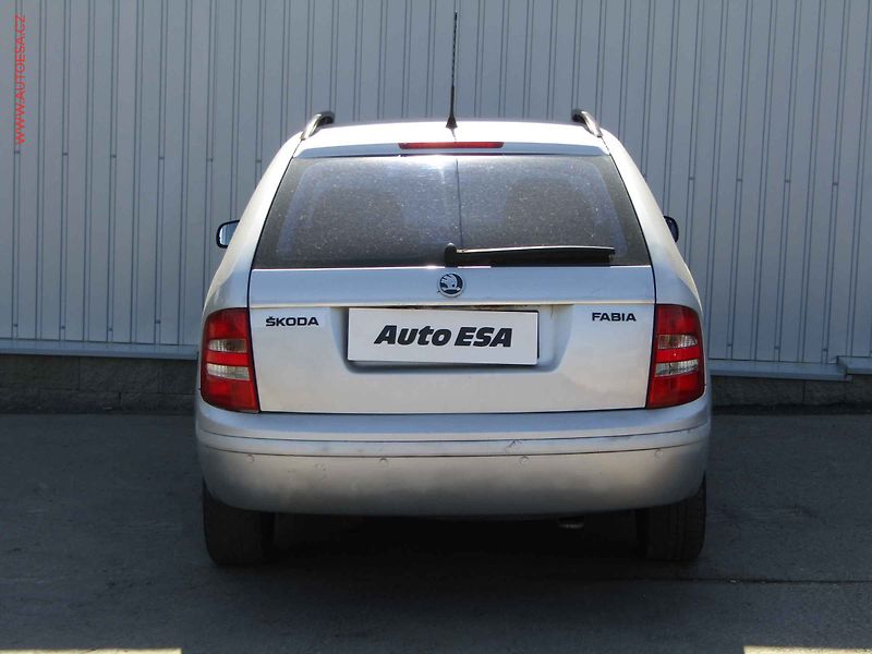Škoda Fabia (2002) 1.4i, ČR, park.asist - fotka 5 z 12