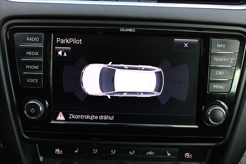 Škoda Octavia 2,0 TDI  ČR,TAŽNÉ,ELEGANCE - fotka 12 z 33