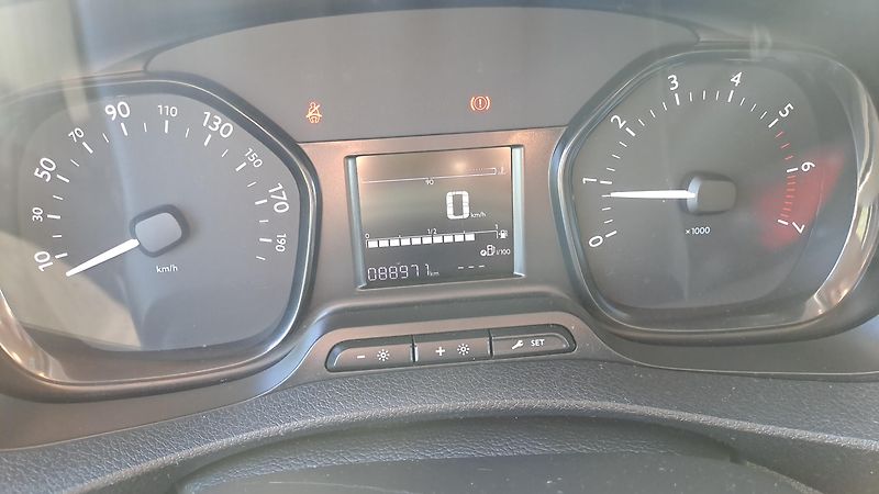 Citroën Jumpy XL 1.5 BlueHDi 120 S&S 9 míst - fotka 21 z 26