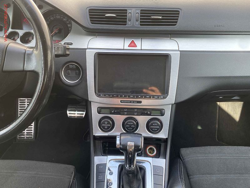 Volkswagen Passat (2006) 3.2FSi 4x4, DSG - fotka 12 z 16