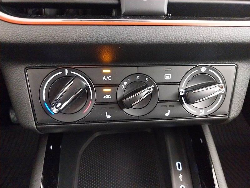 Škoda Scala (2020) Ambition 1.5 TSI, ČR,1.maj - fotka 13 z 19