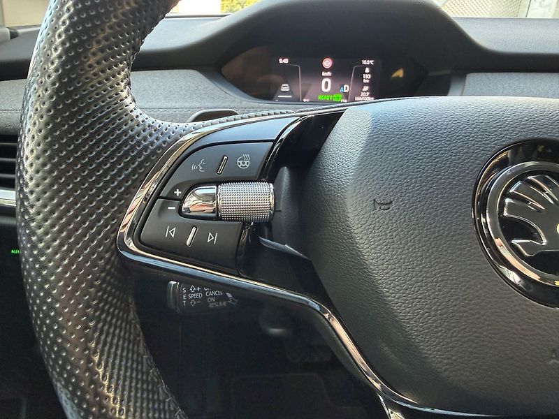 Škoda Enyaq 82 kWh / LOFT / Matrix LED/ Te - fotka 32 z 43