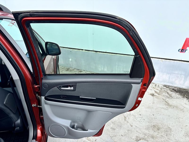 Suzuki SX4 (2007) 1.6 VVT 79KW 4x4 - fotka 10 z 26