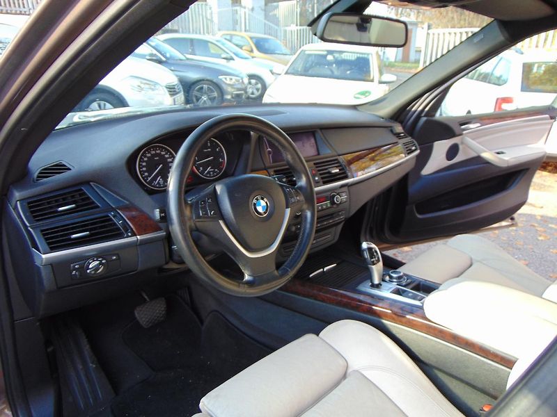 BMW X5 3,0 D - fotka 10 z 21