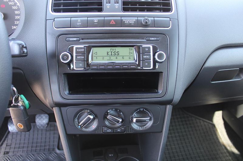 Volkswagen Polo (2009) REZERVACE - fotka 15 z 19