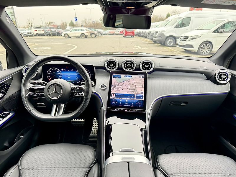 Mercedes-Benz GLC (2023) 300 e 4MATIC SUV - fotka 20 z 48