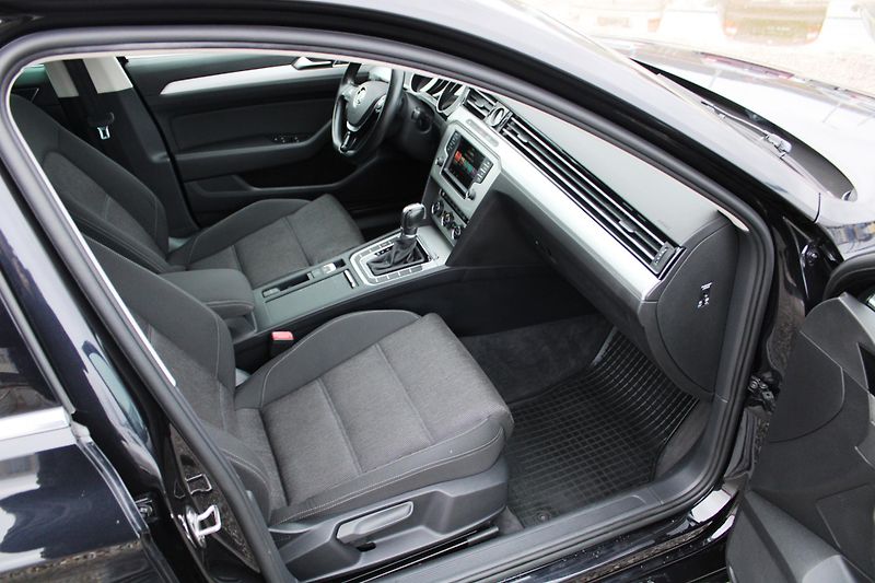 Volkswagen Passat (2015) 2.0 TDI DSG TEMPOMAT NAVI  - fotka 13 z 15