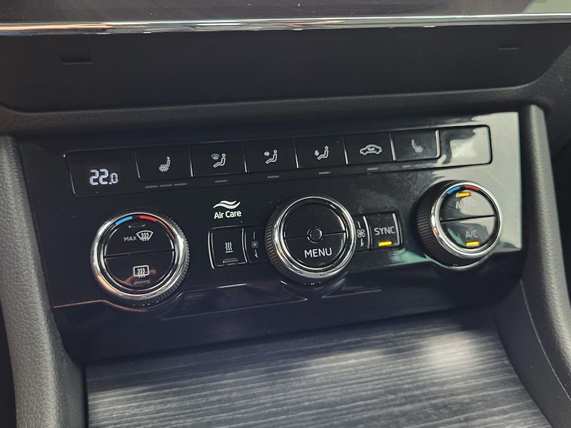 Škoda Superb III FL 2.0 TDi DSG STYLE+ *ČR - fotka 13 z 46