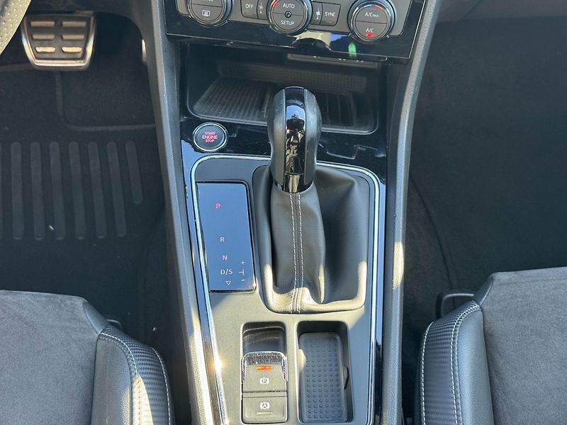 Seat Leon (2020) Cupra 2.0 TSI DSG 213kW - fotka 20 z 41
