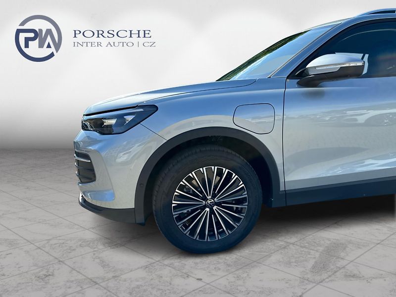 Volkswagen Tiguan People 1,5 TSI - fotka 9 z 23