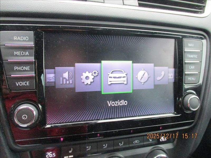 Škoda Octavia 2,0 TDI RS, DSG,serviska,navi, - fotka 11 z 42