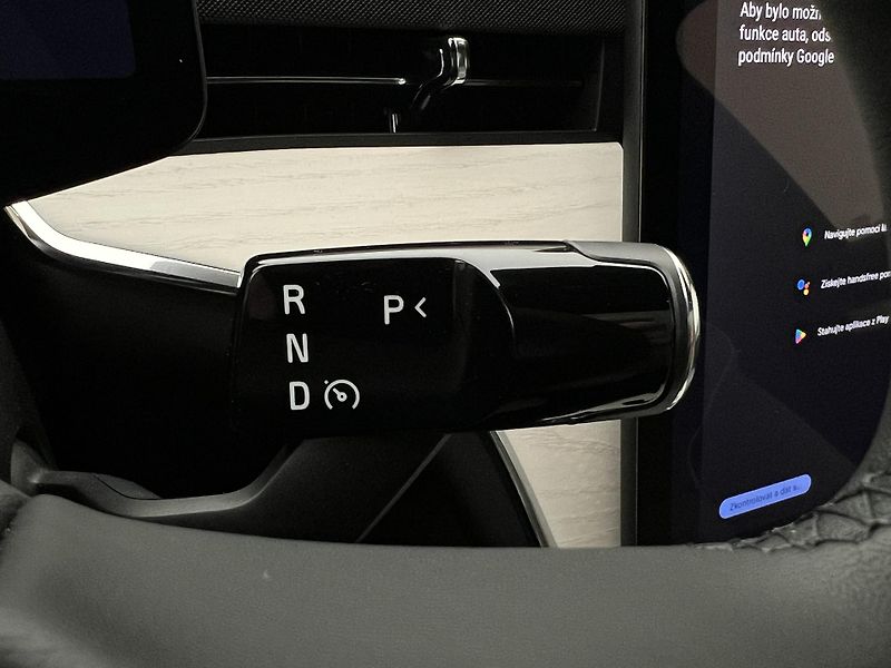 Volvo EX90 AWD TWIN MOTOR RECHARGE 7 MÍST - fotka 28 z 53