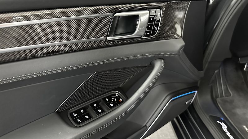 Porsche Panamera TURBO S / ZÁRUKA / TOP STAV - fotka 32 z 50