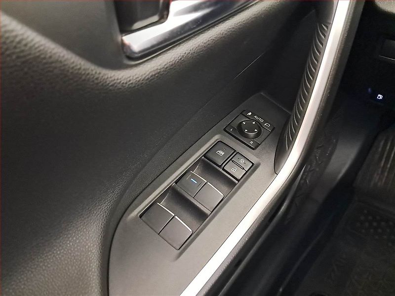 Toyota RAV4 (2020) 2.5 Hybrid - fotka 17 z 19