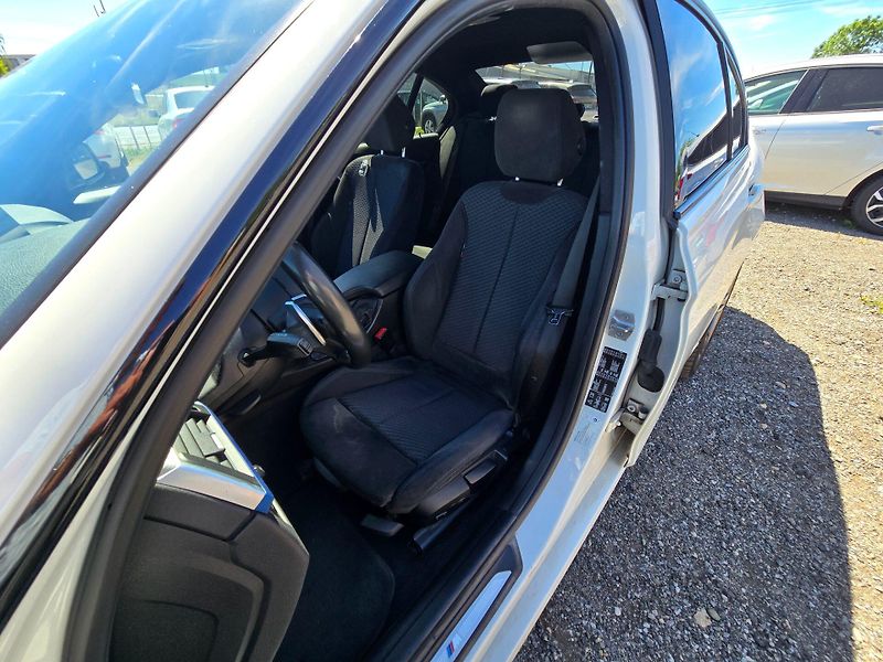 BMW Řada 3 (2017) 320d MPacket xDrive 140kW - fotka 12 z 22