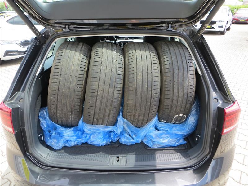 Volkswagen Passat 1,5 TSI 110kW DSG7 ČR Variant - fotka 7 z 27