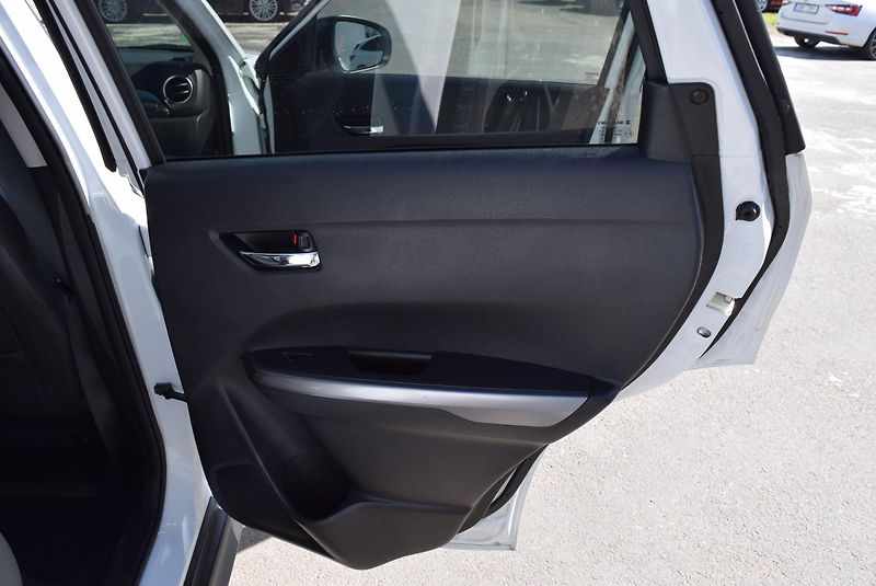 Suzuki Vitara (2019) 1.4 103kw BOOSTER JET ALL GRIP - fotka 45 z 50
