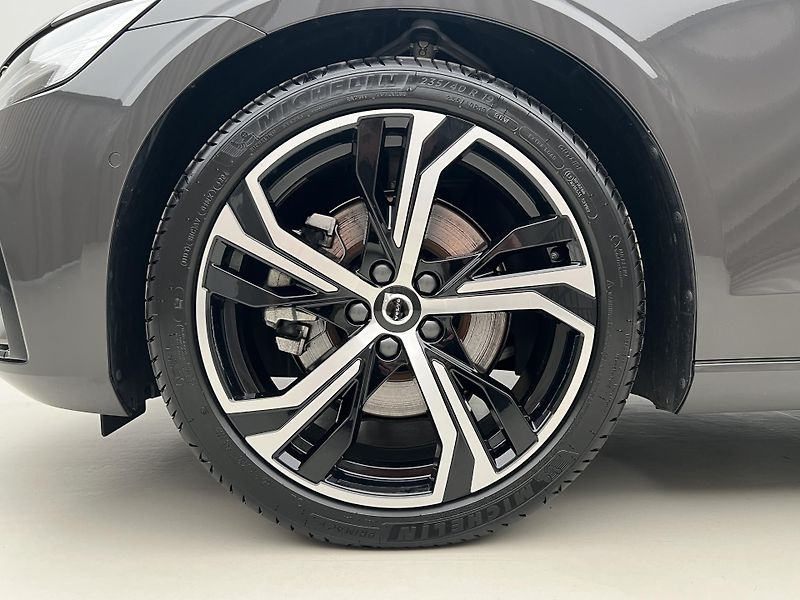 Volvo V60 B4 DARK PLUS AUT - fotka 15 z 45