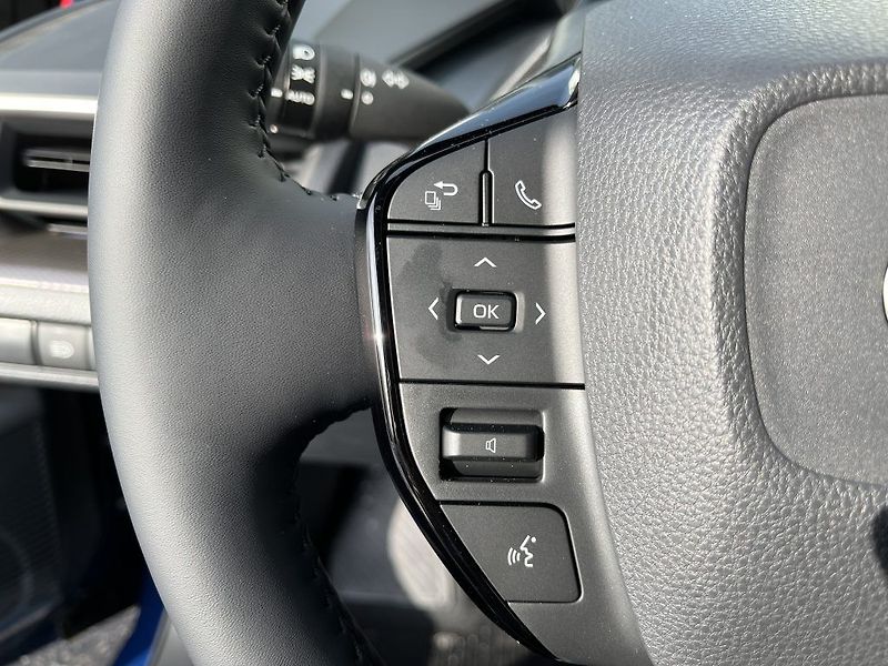 Toyota Prius 2.0L PHEV Executive - fotka 16 z 31