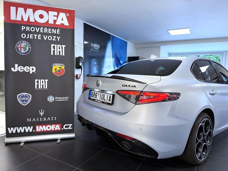 Alfa Romeo Giulia (2023) 2.0 T 280k AT8 ZF Q4 4x4 Compe - fotka 5 z 23