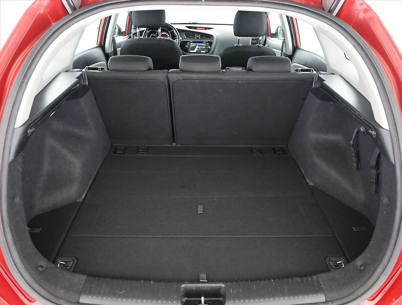 Kia Ceed (2014) 1.6 CRDi, ČR,1.maj, Serv.kniha - fotka 16 z 17