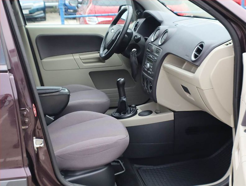 Ford Fusion (2008) 1.4, v provozu - fotka 9 z 14