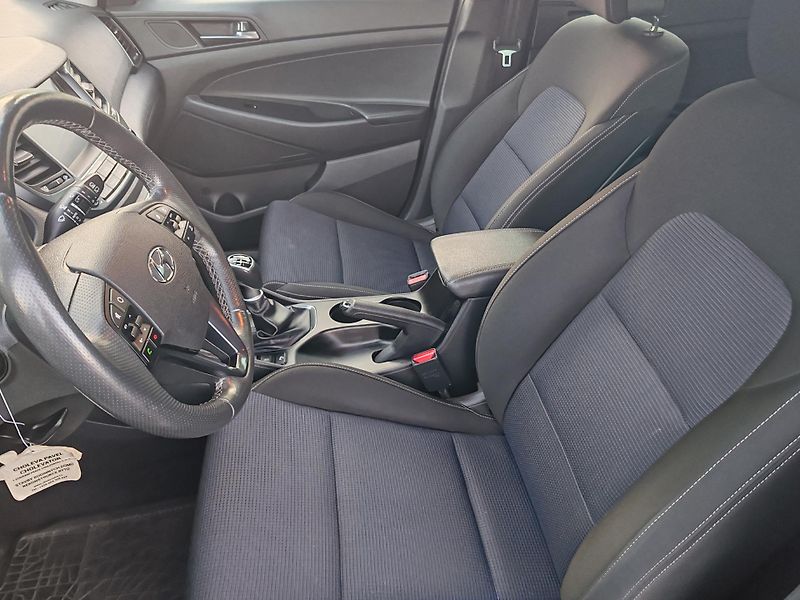 Hyundai Tucson 1.7 CRDi 1. májitel - fotka 13 z 24