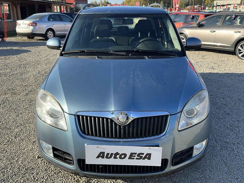 Škoda Fabia (2007) 1.4i, AC, park.asist - fotka 2 z 15