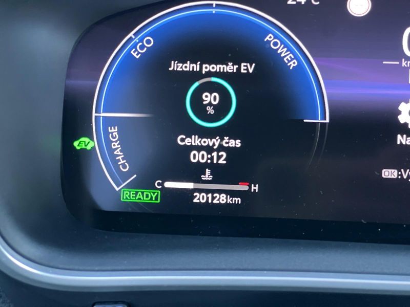 Toyota Corolla Cross (2023) HYBRID 146kW e-CVT 4X4 DPH - fotka 20 z 29