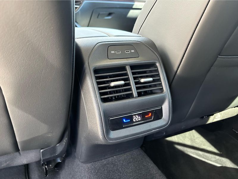 Volkswagen Passat 2.0 TDI 110 kW DSG ELEGANCE - fotka 23 z 30