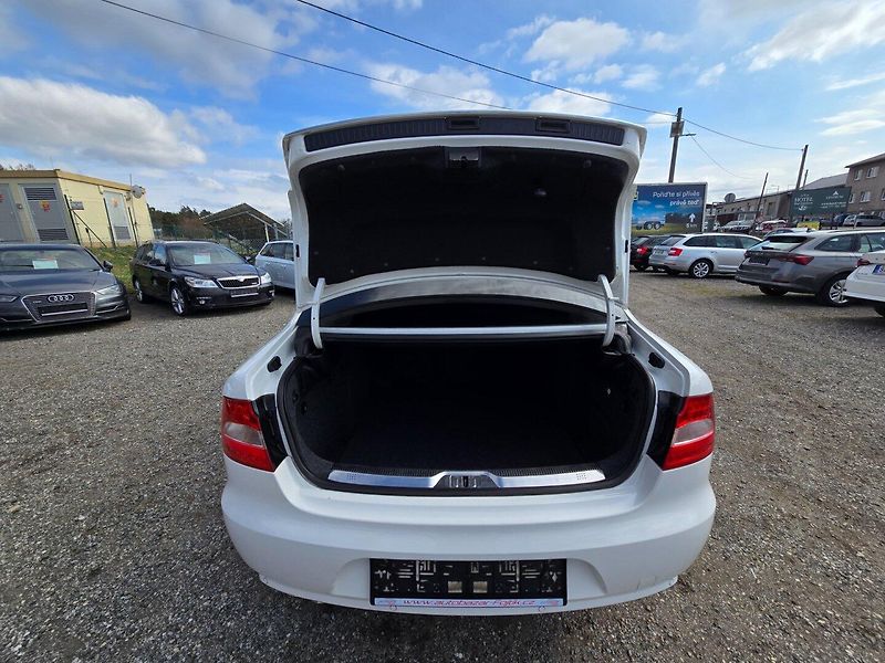 Škoda Superb (2013) 2.0 TDI 125KW Lau - fotka 16 z 23