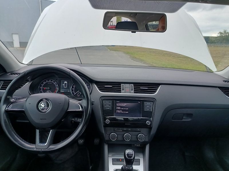 Škoda Octavia III 2.0 TDI - fotka 31 z 42