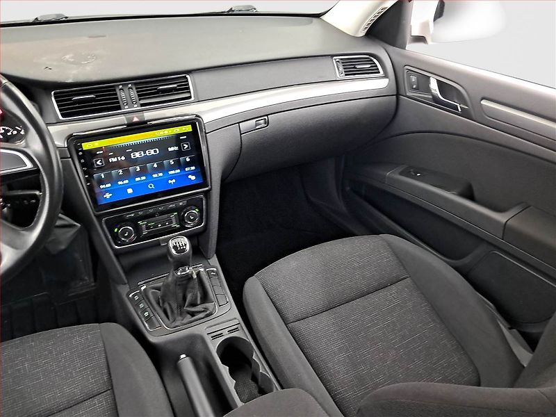 Škoda Superb (2014) Ambition 2.0 TDI, Xenony - fotka 8 z 15