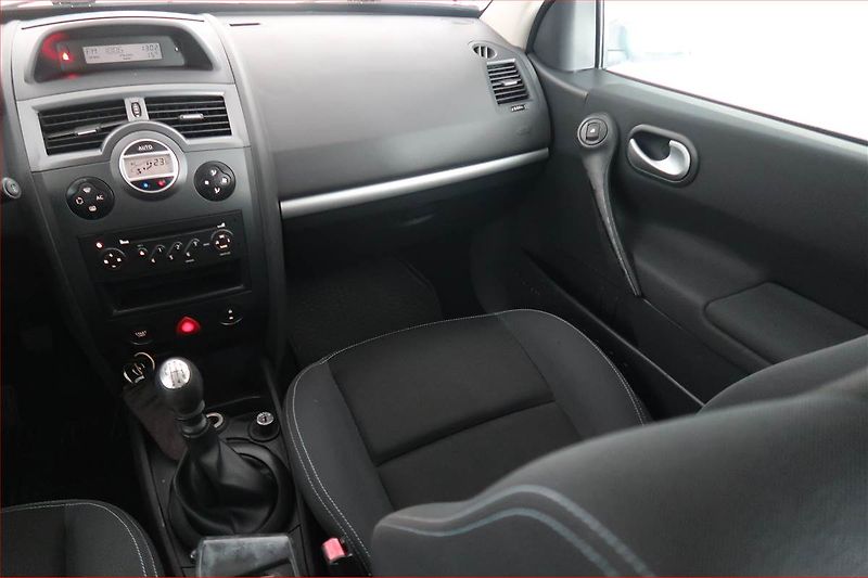Renault Mégane (2009) 1.5 dCi, nová STK, Klima - fotka 8 z 19