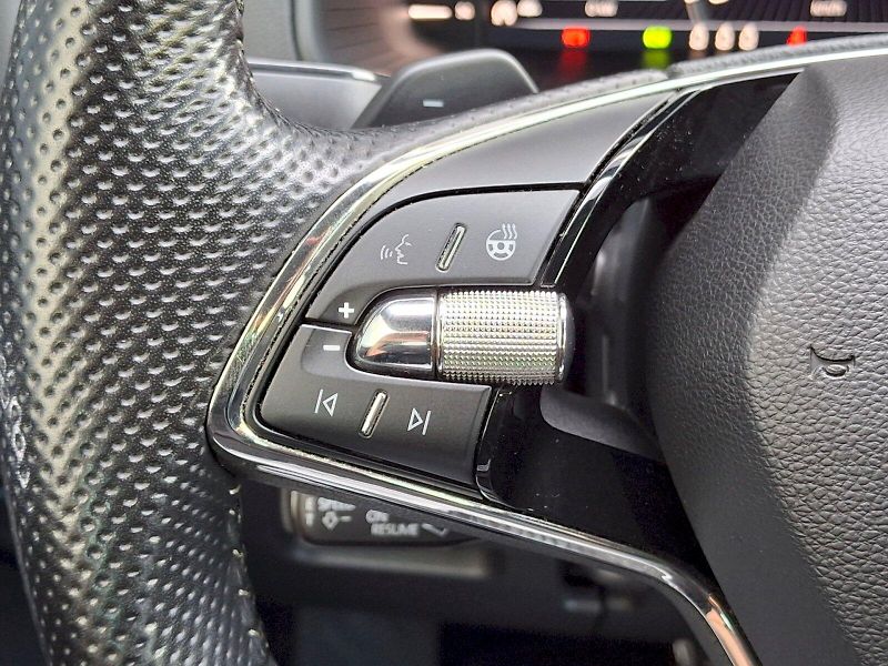 Škoda Karoq (2023) Sportline DSG 1,5TSi 110kW - fotka 17 z 35