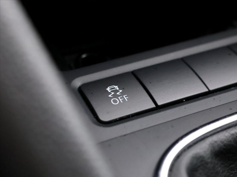 Volkswagen Golf 1,4 MPI 59KW Klimatizace CZ - fotka 23 z 31