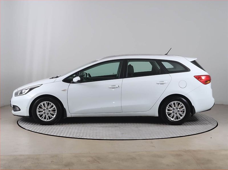 Kia Ceed (2014) Silver 1.6 CRDi, Serv.kniha - fotka 3 z 14
