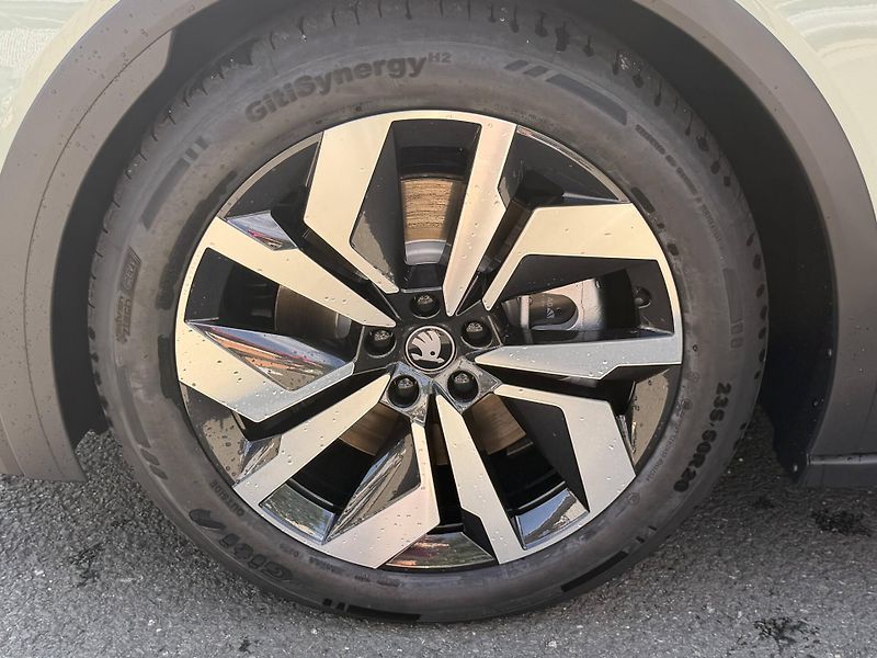 Škoda Elroq (2026) Sportline 85 82 kWh - fotka 21 z 24