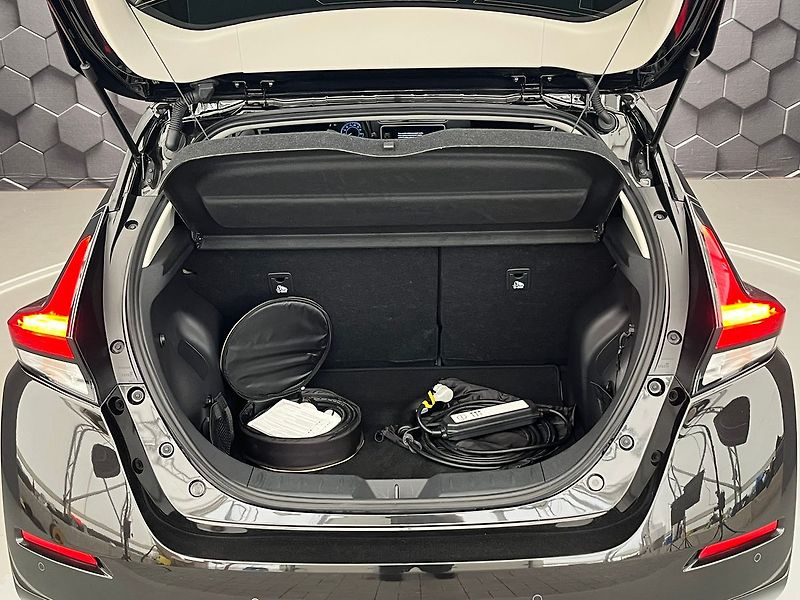 Nissan Leaf N-Connecta, 110 kW, 40kWh - fotka 34 z 72