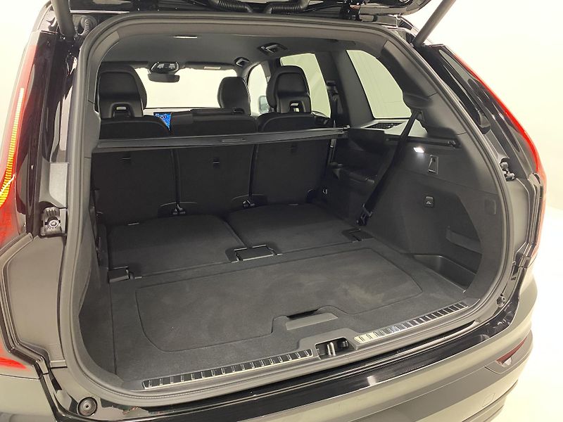 Volvo XC90 (2026) B5 AWD AUT BLACK EDITION PLUS  - fotka 5 z 73