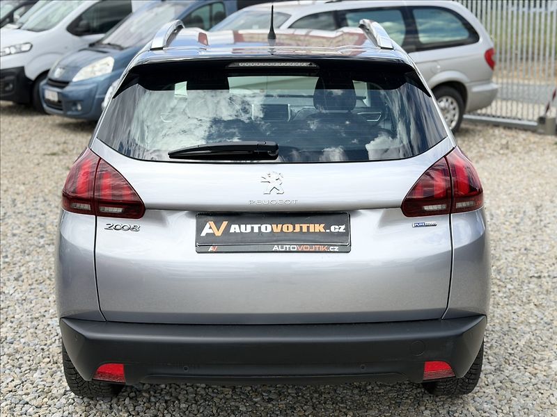 Peugeot 2008 1,2 81kW AUTOMAT,NAVI,NOVÉ ČR - fotka 6 z 32