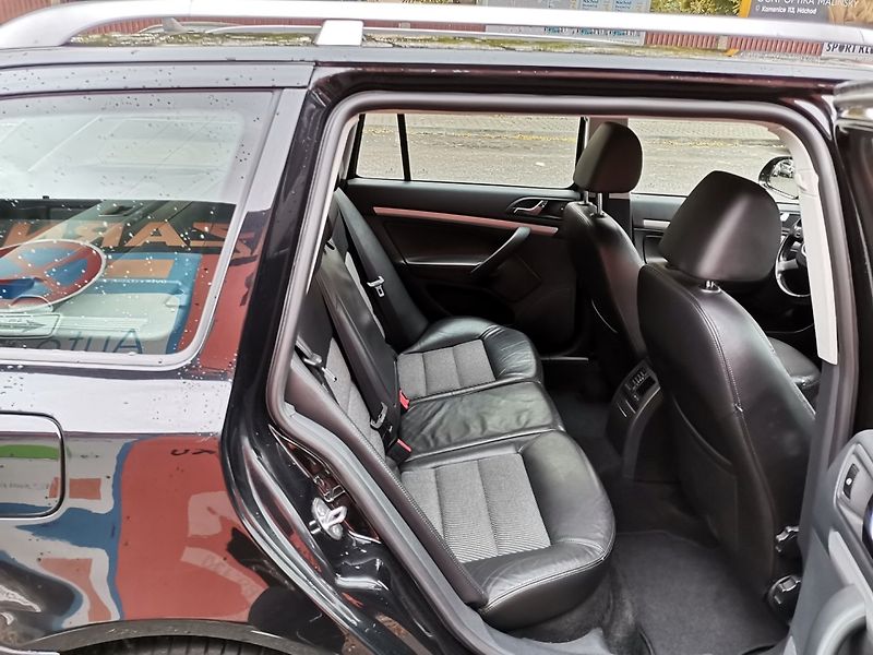Škoda Octavia (2012) 1.4TSi 90kw Elegance PDC - fotka 17 z 27