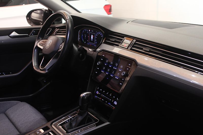 Volkswagen Passat (2023) 2.0TDI DSG Display LED Tažné - fotka 21 z 35