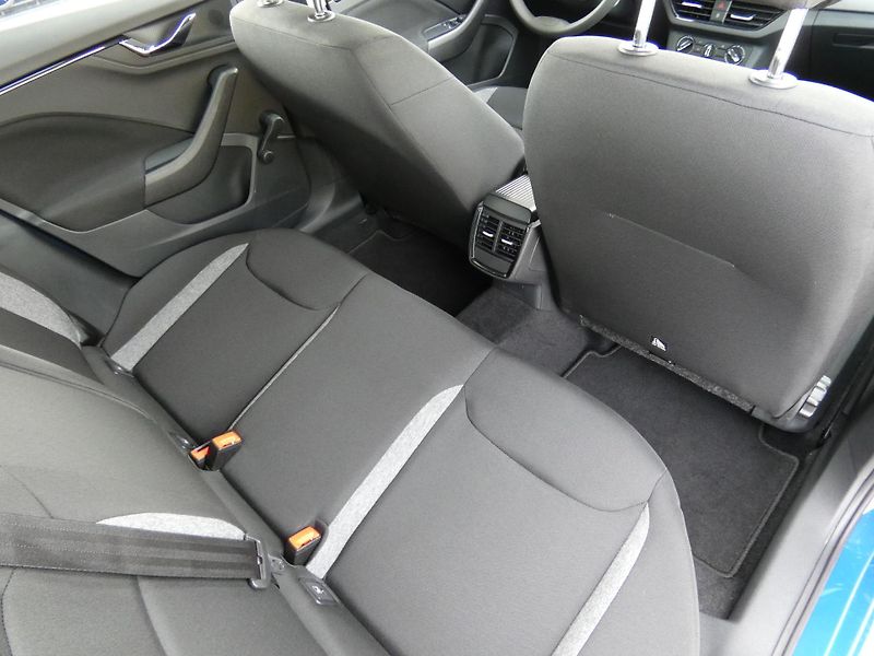 Škoda Kamiq Active 1.0 TSI /70 kW - fotka 27 z 30